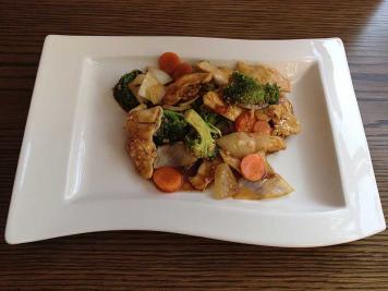 Chicken with Broccoli Spears & Oyster Sauce