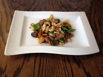 Beef with Cashew Nuts & Green Pepper